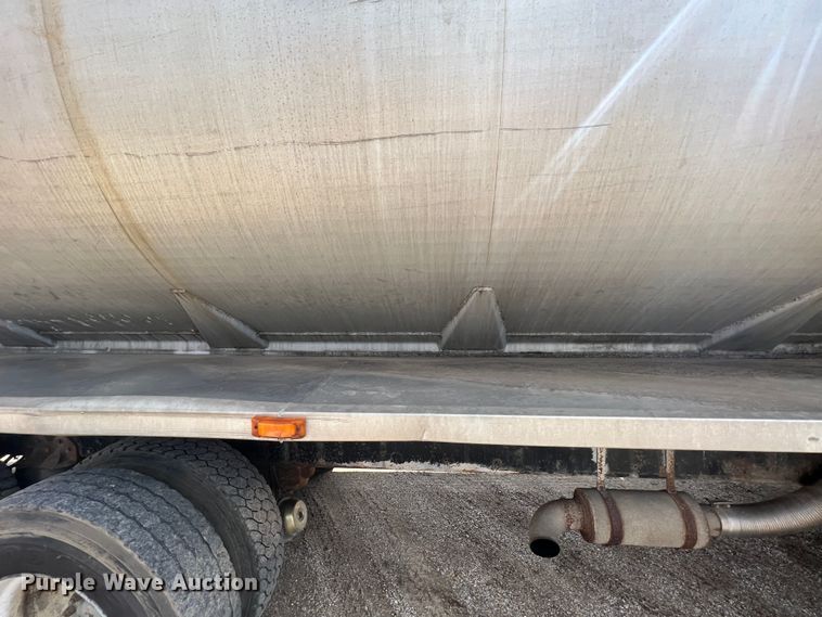 image for item KR9480 1988 International F2674  feed delivery truck