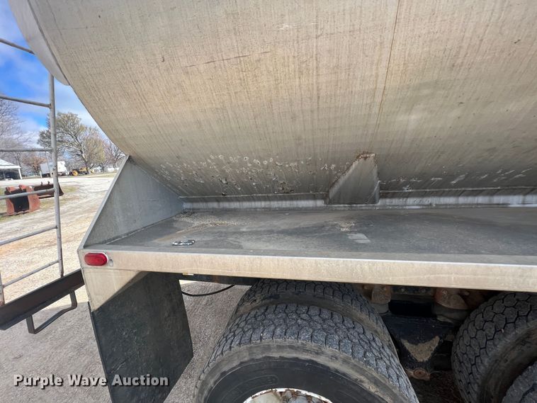 image for item KR9480 1988 International F2674  feed delivery truck