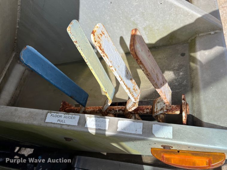 image for item KR9480 1988 International F2674  feed delivery truck