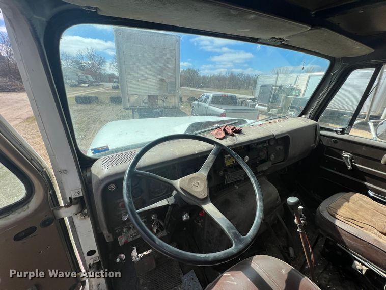 image for item KR9480 1988 International F2674  feed delivery truck