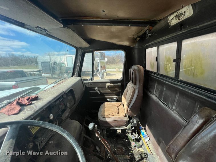 image for item KR9480 1988 International F2674  feed delivery truck