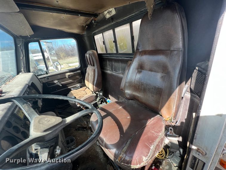 image for item KR9480 1988 International F2674  feed delivery truck