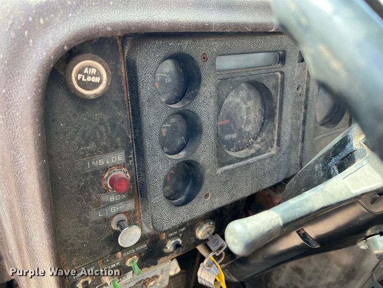 image for item KR9480 1988 International F2674  feed delivery truck