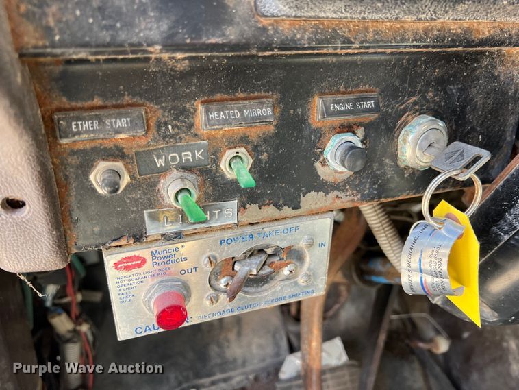 image for item KR9480 1988 International F2674  feed delivery truck