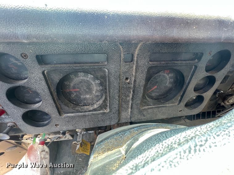 image for item KR9480 1988 International F2674  feed delivery truck