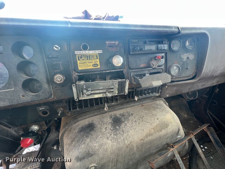 image for item KR9480 1988 International F2674  feed delivery truck