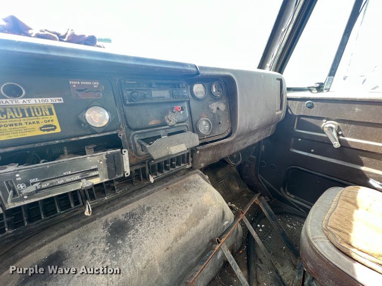 image for item KR9480 1988 International F2674  feed delivery truck