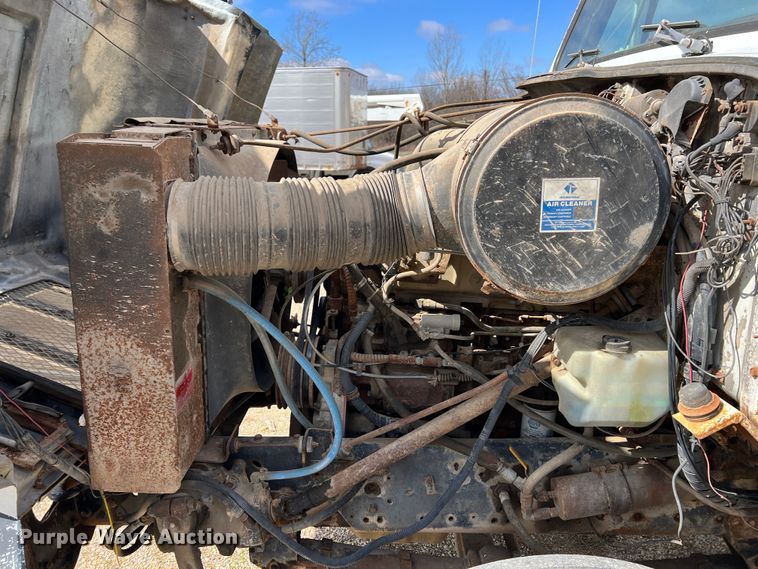 image for item KR9480 1988 International F2674  feed delivery truck