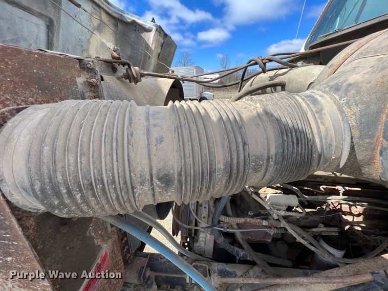 image for item KR9480 1988 International F2674  feed delivery truck