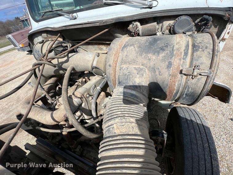 image for item KR9480 1988 International F2674  feed delivery truck