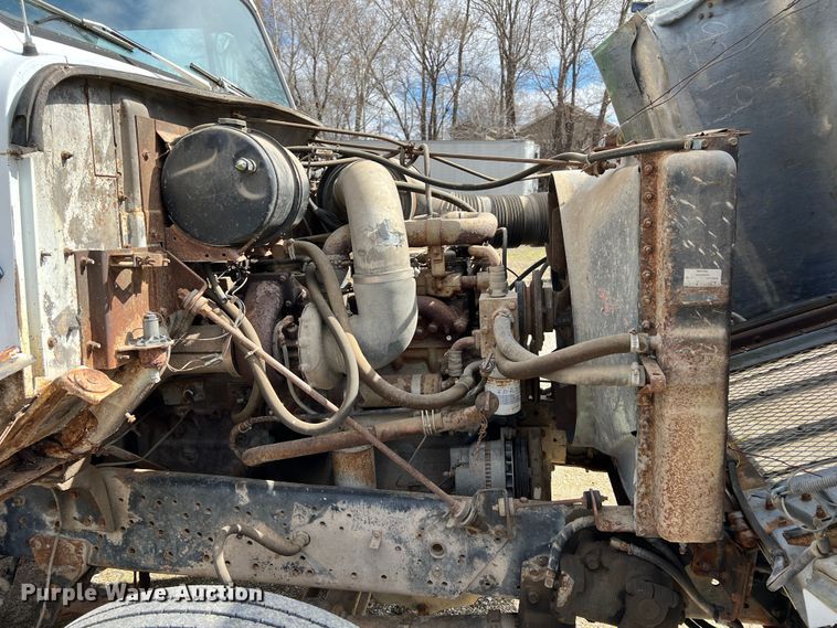 image for item KR9480 1988 International F2674  feed delivery truck