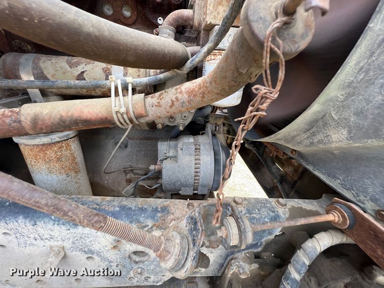 image for item KR9480 1988 International F2674  feed delivery truck