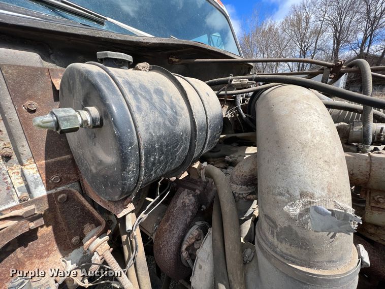 image for item KR9480 1988 International F2674  feed delivery truck