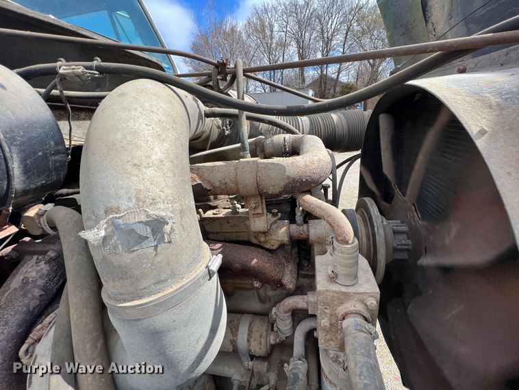 image for item KR9480 1988 International F2674  feed delivery truck