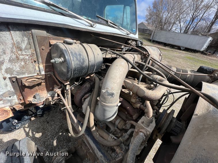 image for item KR9480 1988 International F2674  feed delivery truck