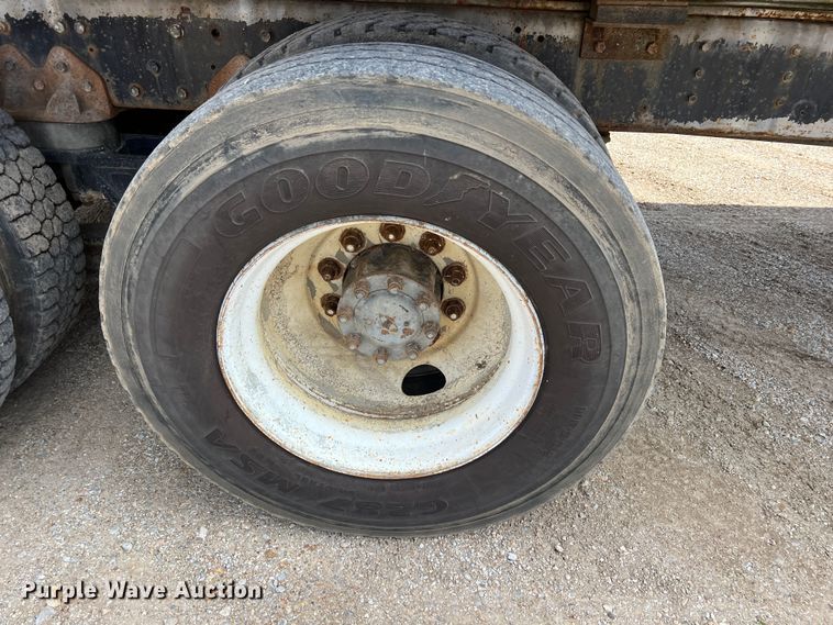 image for item KR9480 1988 International F2674  feed delivery truck