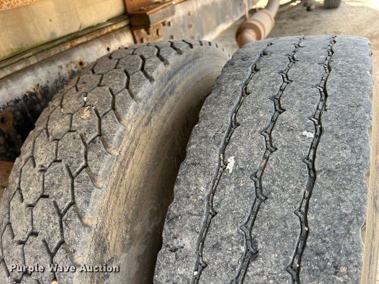 image for item KR9480 1988 International F2674  feed delivery truck