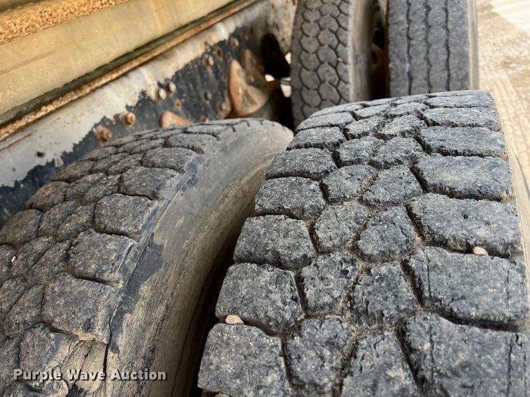 image for item KR9480 1988 International F2674  feed delivery truck