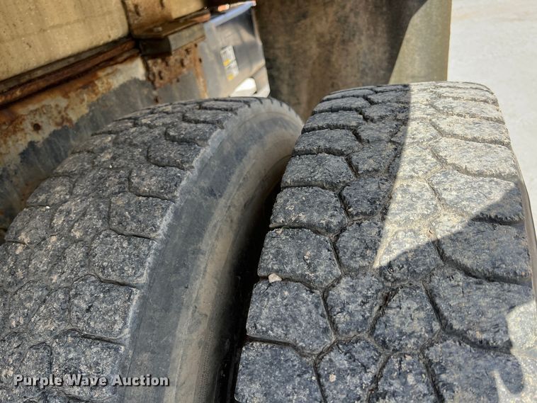 image for item KR9480 1988 International F2674  feed delivery truck