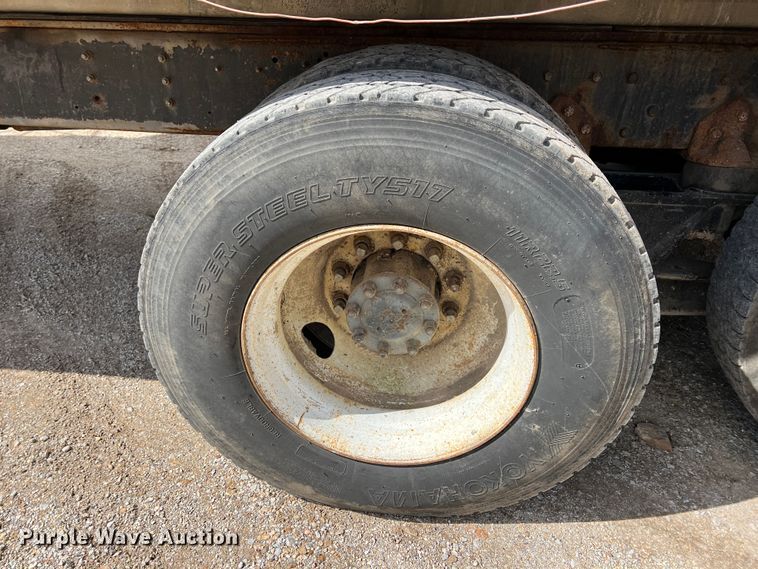 image for item KR9480 1988 International F2674  feed delivery truck