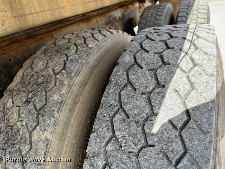 image for item KR9480 1988 International F2674  feed delivery truck