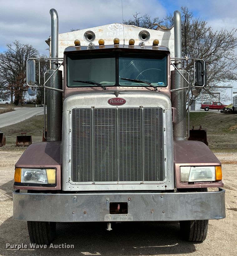 image for item KR9481 1988 Peterbilt 567  feed delivery truck