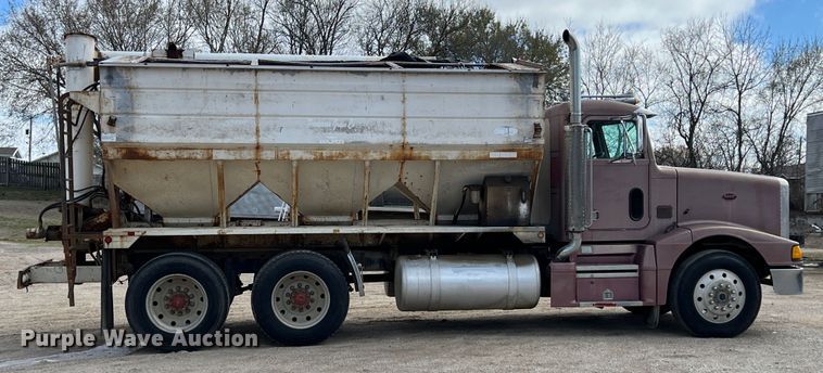 image for item KR9481 1988 Peterbilt 567  feed delivery truck