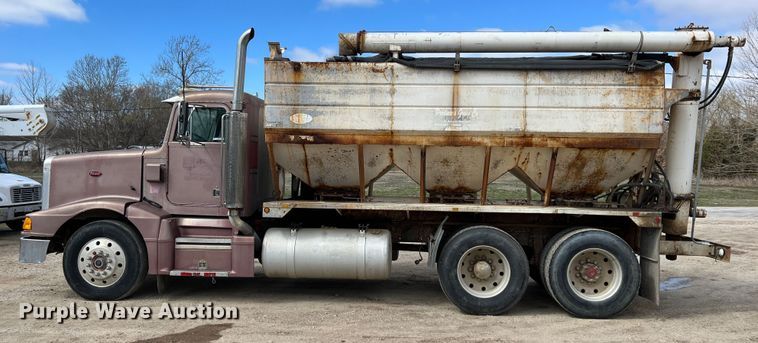 image for item KR9481 1988 Peterbilt 567  feed delivery truck