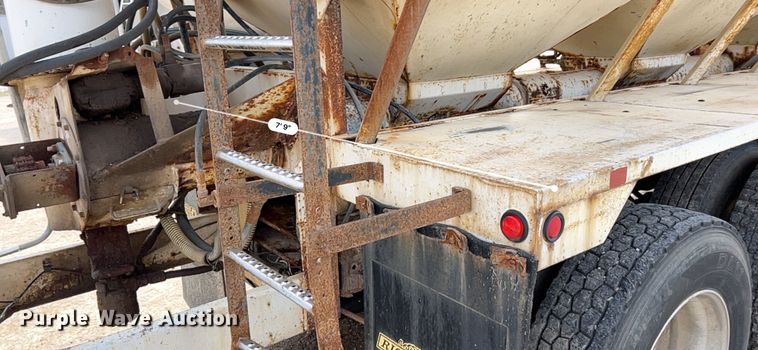 image for item KR9481 1988 Peterbilt 567  feed delivery truck