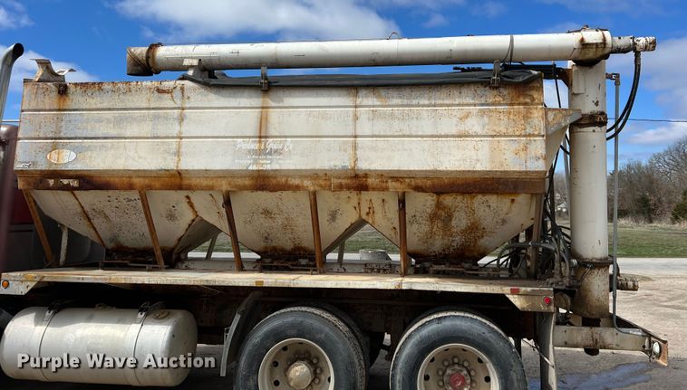 image for item KR9481 1988 Peterbilt 567  feed delivery truck