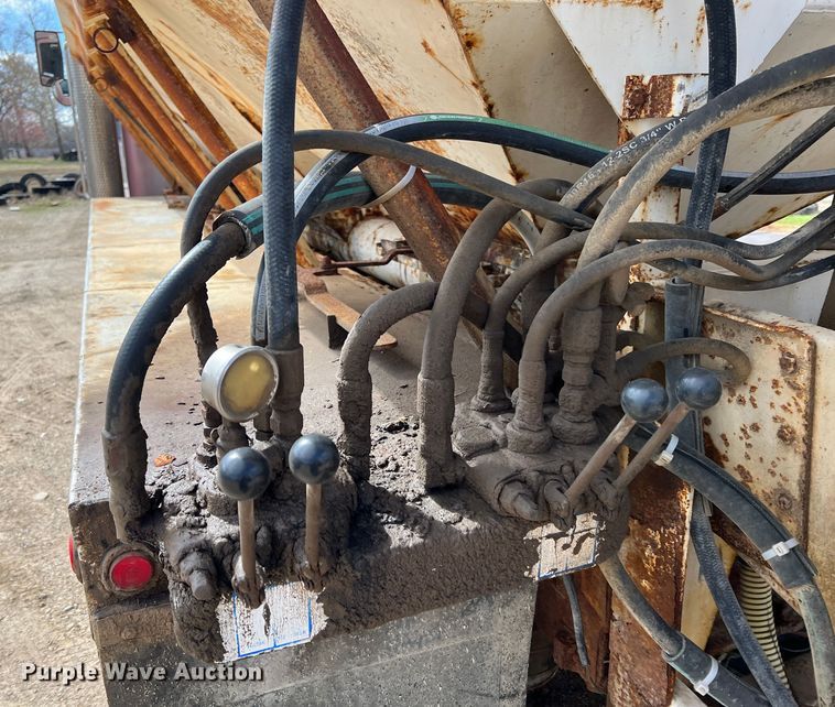 image for item KR9481 1988 Peterbilt 567  feed delivery truck