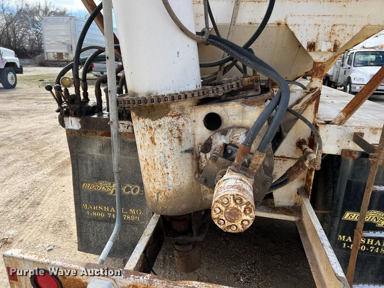 image for item KR9481 1988 Peterbilt 567  feed delivery truck