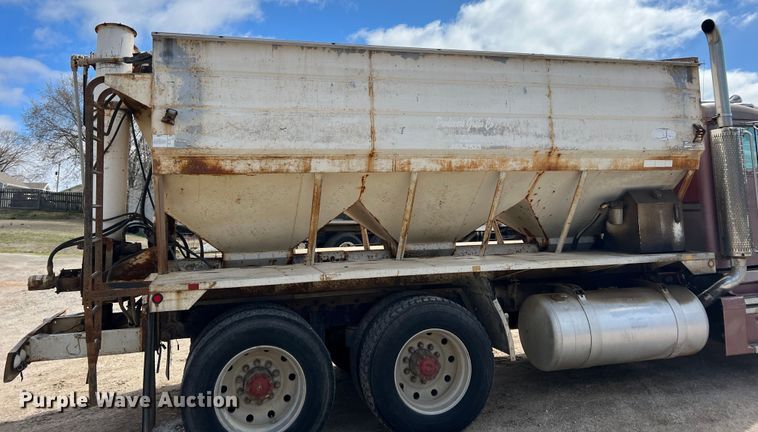 image for item KR9481 1988 Peterbilt 567  feed delivery truck