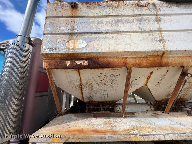 image for item KR9481 1988 Peterbilt 567  feed delivery truck