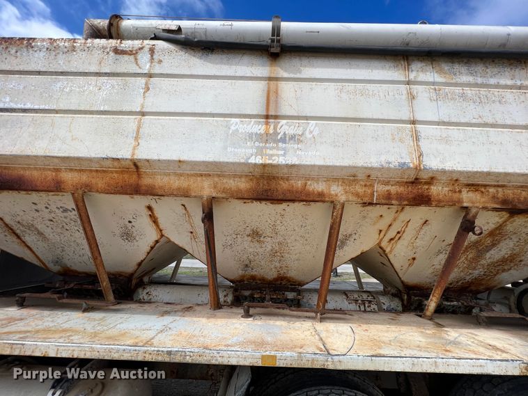 image for item KR9481 1988 Peterbilt 567  feed delivery truck