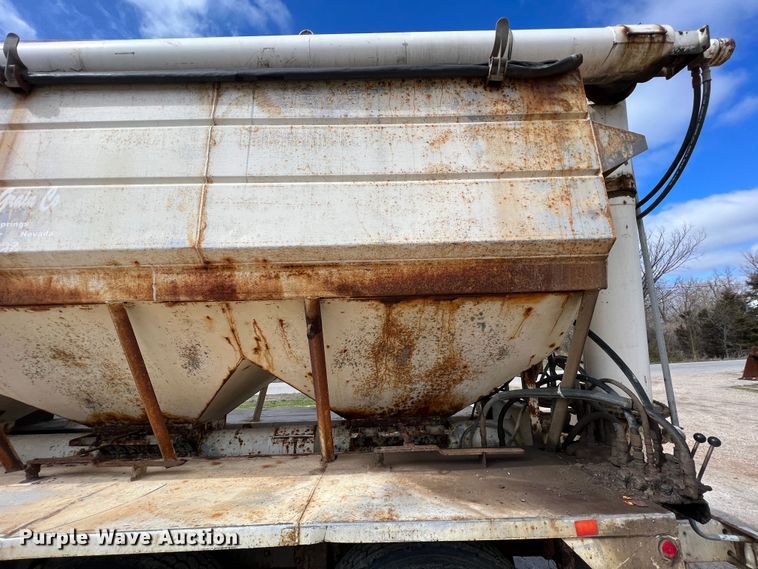 image for item KR9481 1988 Peterbilt 567  feed delivery truck