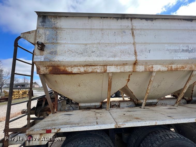 image for item KR9481 1988 Peterbilt 567  feed delivery truck