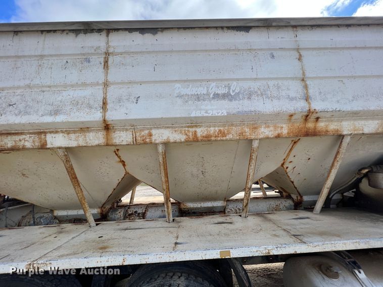 image for item KR9481 1988 Peterbilt 567  feed delivery truck