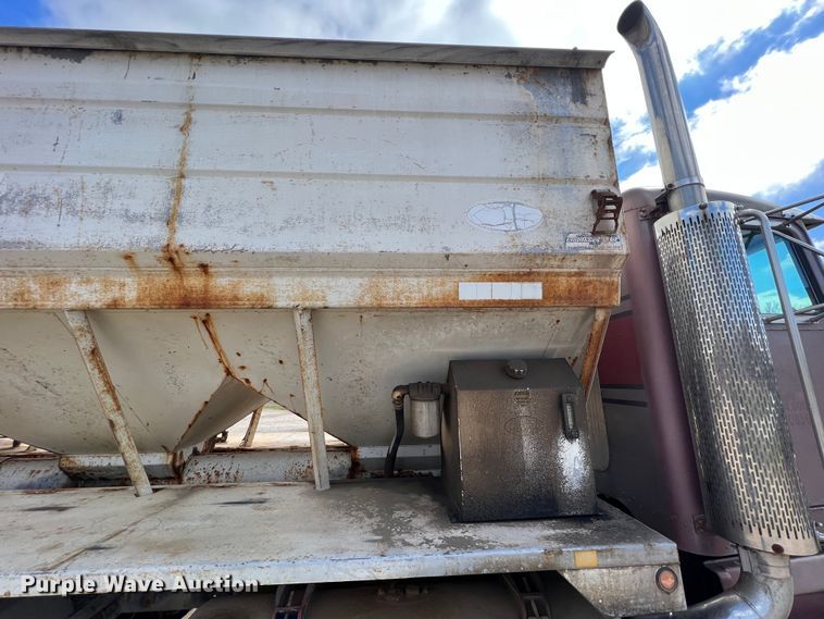 image for item KR9481 1988 Peterbilt 567  feed delivery truck