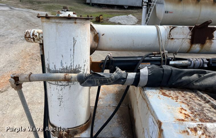 image for item KR9481 1988 Peterbilt 567  feed delivery truck