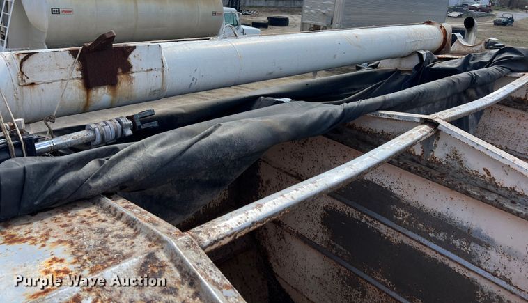 image for item KR9481 1988 Peterbilt 567  feed delivery truck