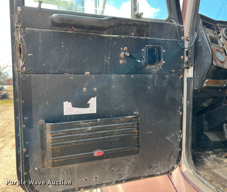 image for item KR9481 1988 Peterbilt 567  feed delivery truck