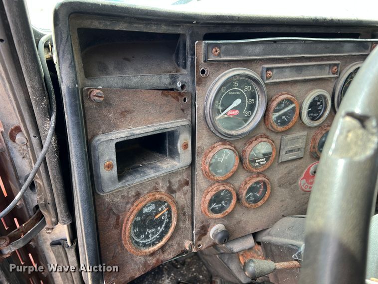 image for item KR9481 1988 Peterbilt 567  feed delivery truck