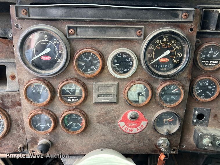 image for item KR9481 1988 Peterbilt 567  feed delivery truck