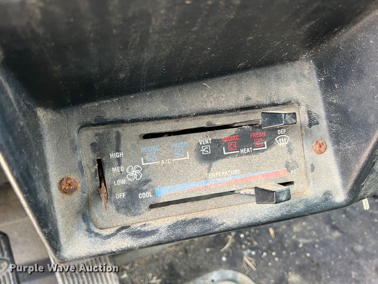 image for item KR9481 1988 Peterbilt 567  feed delivery truck