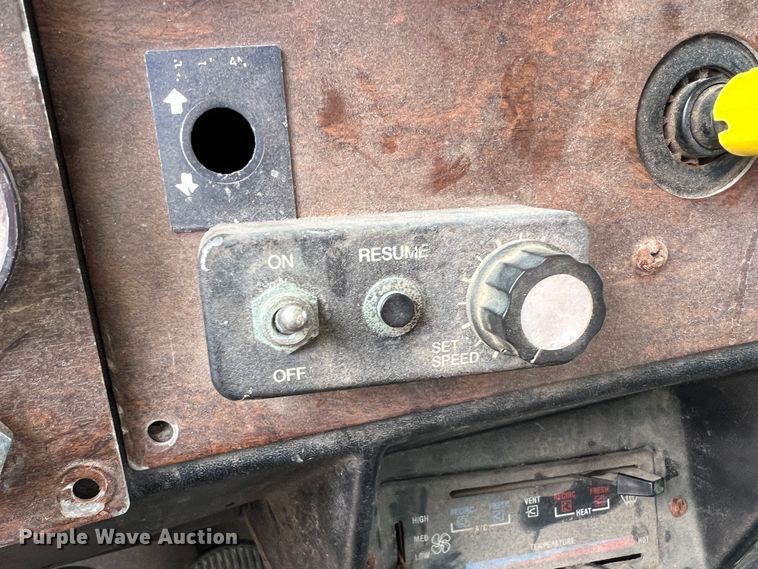 image for item KR9481 1988 Peterbilt 567  feed delivery truck