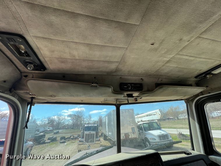 image for item KR9481 1988 Peterbilt 567  feed delivery truck