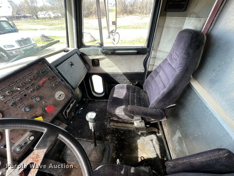 image for item KR9481 1988 Peterbilt 567  feed delivery truck
