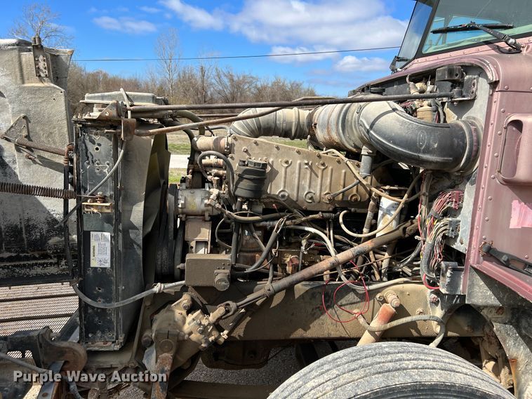 image for item KR9481 1988 Peterbilt 567  feed delivery truck