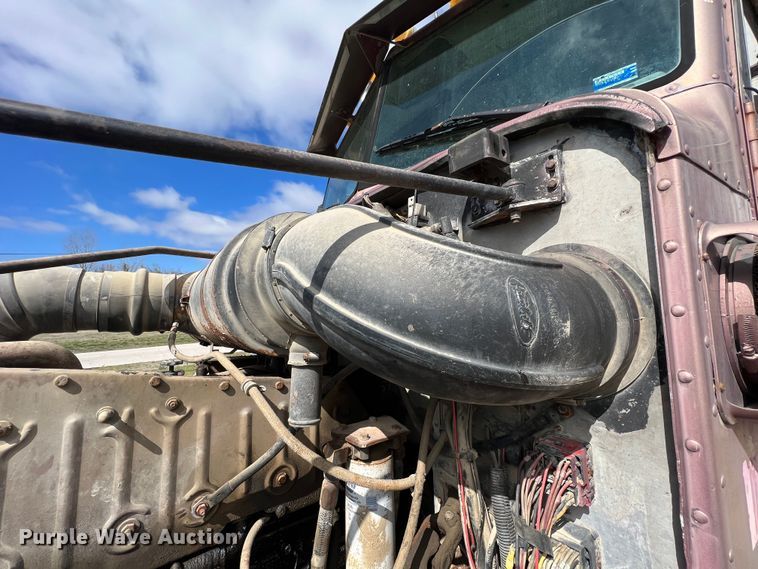 image for item KR9481 1988 Peterbilt 567  feed delivery truck